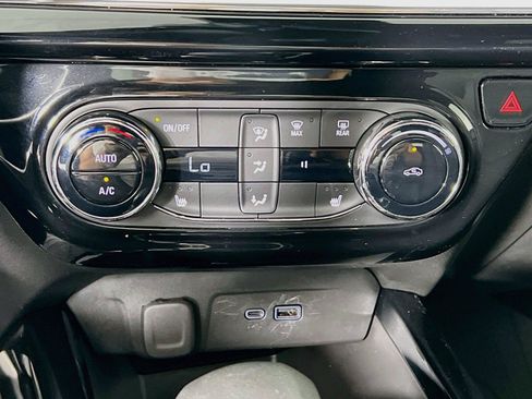 Used 2025 Chevrolet Trax RS w/ Driver Confidence Package FWD image 17
