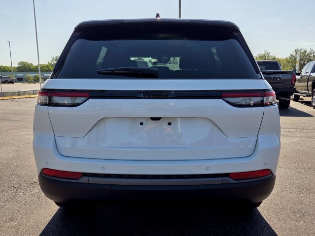 New 2026 Jeep Grand Cherokee Altitude RWD image 6