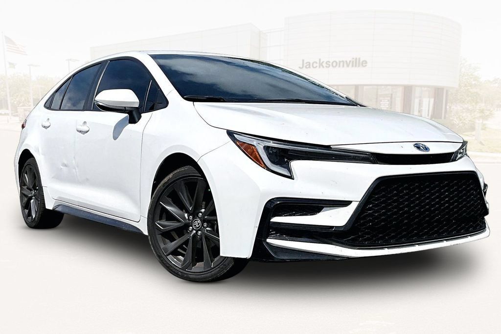 Used 2024 Toyota Corolla SE FWD image 3