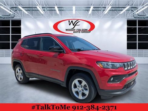Used 2023 Jeep Compass Latitude w/ Convenience Group AWD/4WD image 1