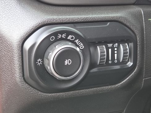 Used 2020 Jeep Wrangler Sport AWD/4WD image 13