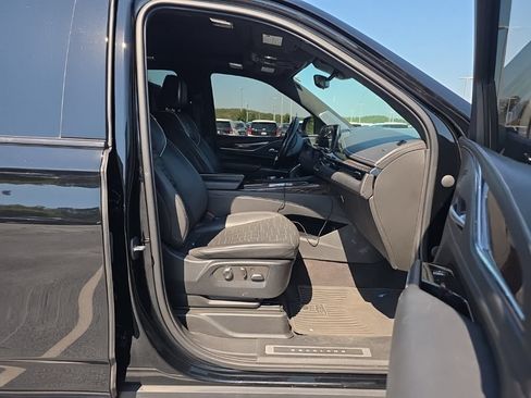 Used 2023 Cadillac Escalade ESV Sport Platinum w/ LPO, ONYX Package AWD/4WD image 14