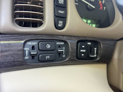 Used 2004 Buick Le Sabre Limited w/ Celebration Edition Package FWD image 19