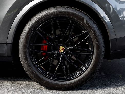 Used 2024 Porsche Cayenne Coupe AWD/4WD image 41