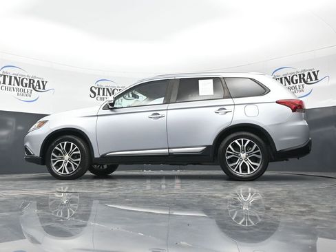 Used 2017 Mitsubishi Outlander ES FWD image 32