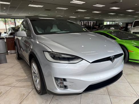 Used 2017 Tesla Model X 75D AWD/4WD image 2