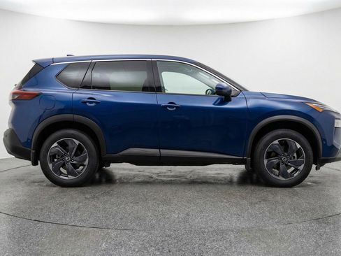 Used 2025 Nissan Rogue SV image 11