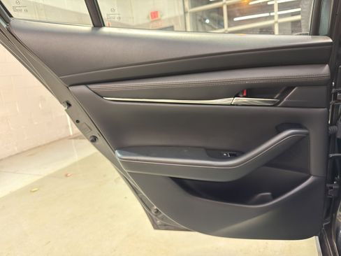 Used 2019 MAZDA MAZDA3 w/Preferred Pkg image 28