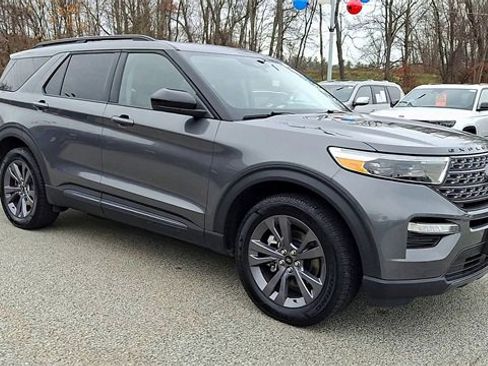 Used 2023 Ford Explorer XLT w/ Equipment Group 202A image 2