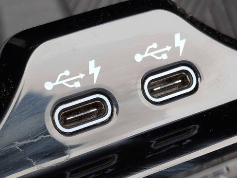 Used 2025 BMW M5 w/ Carbon Package image 32