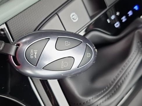 New 2025 Hyundai Elantra Limited image 21