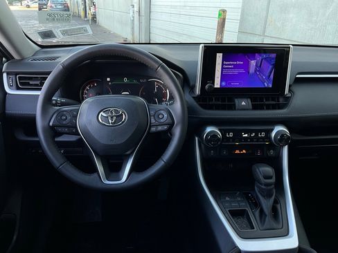 Used 2025 Toyota RAV4 XLE image 14