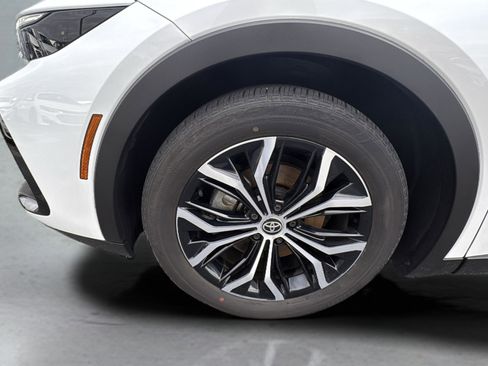 Used 2023 Toyota Crown Limited image 17