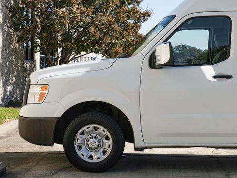 Used 2020 Nissan NV 2500 SV image 16