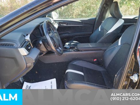 Used 2025 Toyota Camry SE image 16