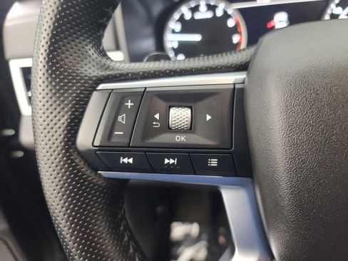 Used 2025 Mitsubishi Outlander SE image 28