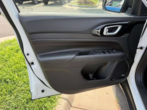 New 2026 Jeep Compass Trailhawk w/ Sun, Sound & Navigation Group AWD/4WD image 31