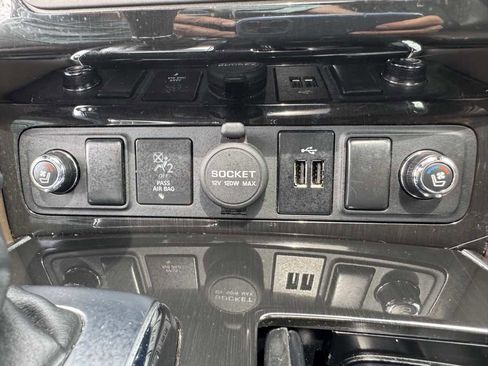 Used 2019 Nissan Armada Platinum w/ Captain's Chairs Package AWD/4WD image 21