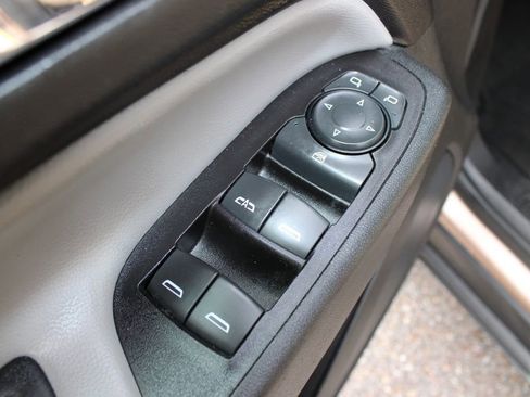 Used 2018 Chevrolet Equinox LS FWD image 13