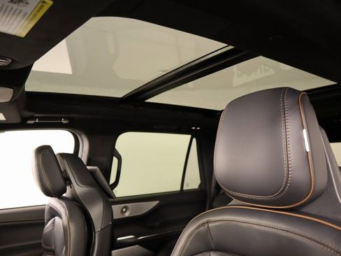 New 2025 Lincoln Navigator Black Label image 17