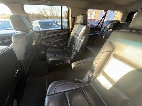 Used 2018 Chevrolet Suburban LT image 12