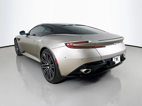 Used 2024 Aston Martin DB12 Coupe RWD image 7