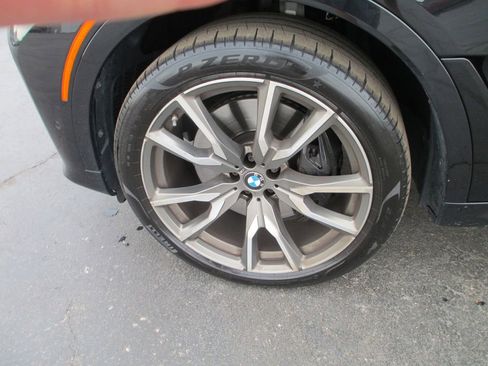 Used 2022 BMW X7 M50i w/ Dynamic Handling Package image 16