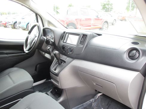 Used 2020 Nissan NV200 SV FWD image 25