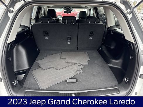 Used 2023 Jeep Grand Cherokee Laredo AWD/4WD image 15