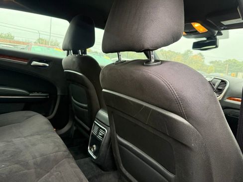 Used 2012 Chrysler 300 image 22