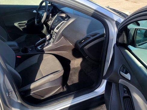 Used 2013 Ford Focus SE w/ SE Winter Pkg image 12