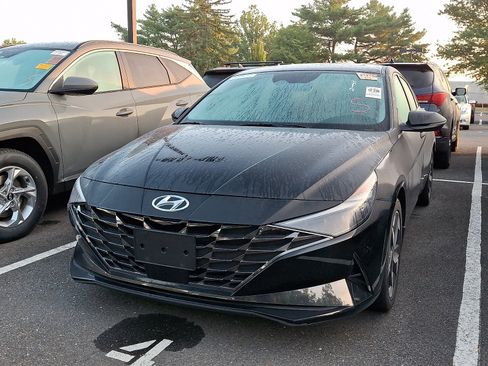Used 2023 Hyundai Elantra Limited FWD image 2
