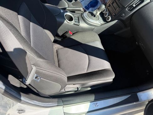 Used 2015 Nissan 370Z Coupe RWD image 18