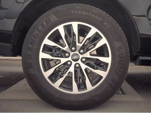 Used 2025 Ford Expedition Platinum AWD/4WD image 24