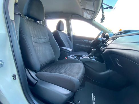 Used 2018 Nissan Rogue SV w/ Premium Package FWD image 17