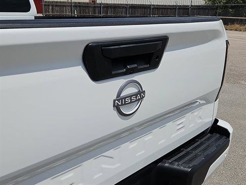 Used 2025 Nissan Frontier SV w/ SV Convenience Package RWD image 9