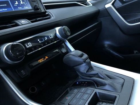 Used 2022 Toyota RAV4 XLE image 23