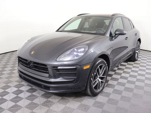 Used 2025 Porsche Macan image 11