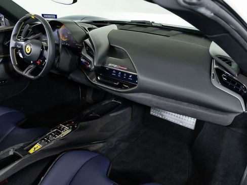 Used 2022 Ferrari SF90 Spider image 40