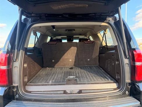 Used 2019 Chevrolet Suburban Premier AWD/4WD image 19