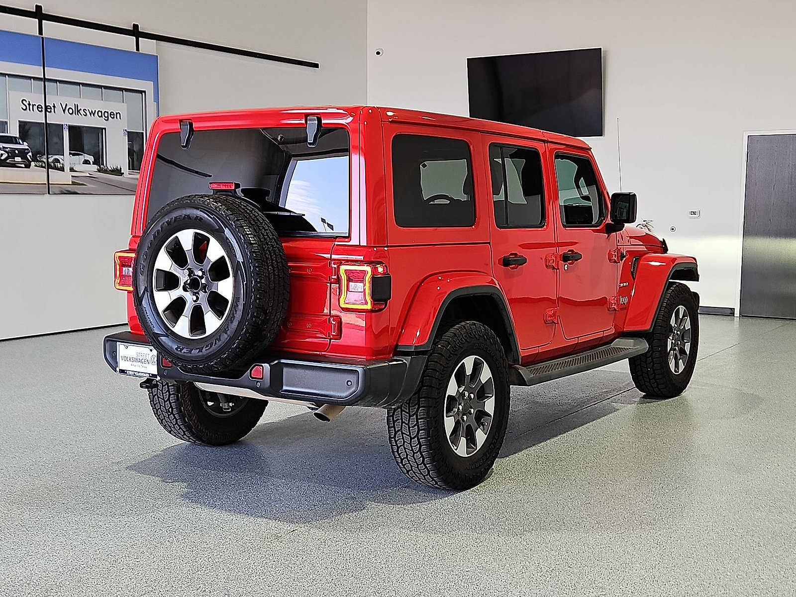 Used 2021 Jeep Wrangler Unlimited Sahara AWD/4WD image 8