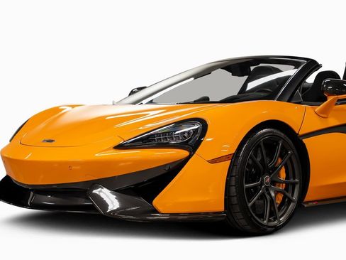 Used 2018 McLaren 570S Spider image 10