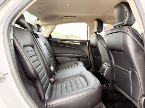 Used 2018 Ford Fusion SE w/ Equipment Group 602A FWD image 18
