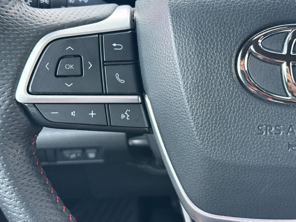 Certified 2025 Toyota Sienna XSE FWD image 25