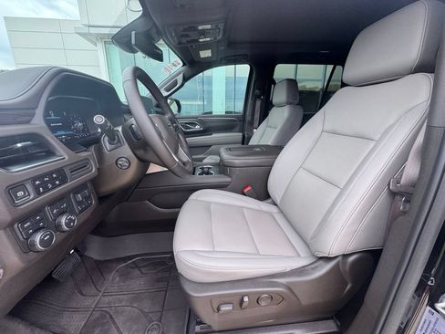 Used 2024 Chevrolet Tahoe Z71 w/ Luxury Package AWD/4WD image 13