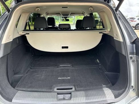 Used 2025 Nissan Rogue SL FWD image 12
