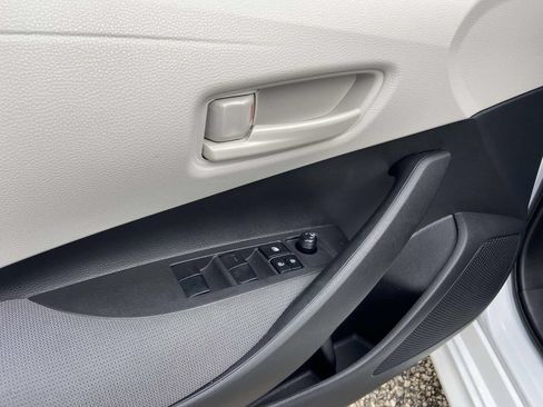Used 2025 Toyota Corolla LE FWD image 12