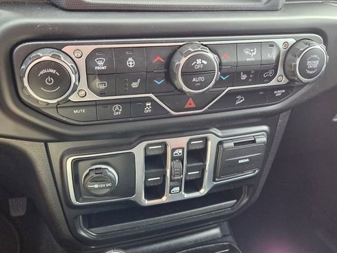 Used 2020 Jeep Wrangler Unlimited Sahara AWD/4WD image 18