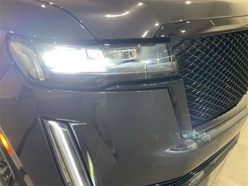 Used 2023 Cadillac Escalade ESV Sport Platinum w/ LPO, ONYX Package image 11
