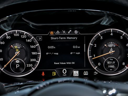 Used 2024 Bentley Continental GT image 33